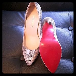 Loslandifen Pumps w/ Red Bottoms